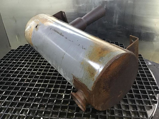Liebherr Exhaust Silencer - Silenciador: foto 1 Liebherr Exhaust Silencer - Silenciador: foto 1