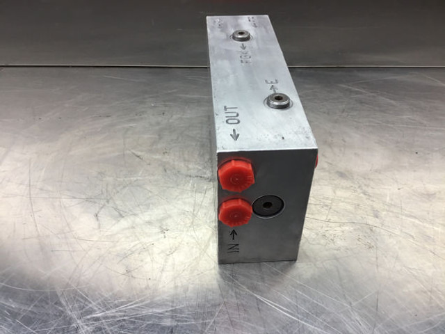 Motor y piezas Liebherr Filter Bracket: foto 6