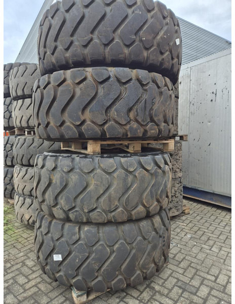 Liebherr - Neumático: foto 1 Liebherr - Neumático: foto 1