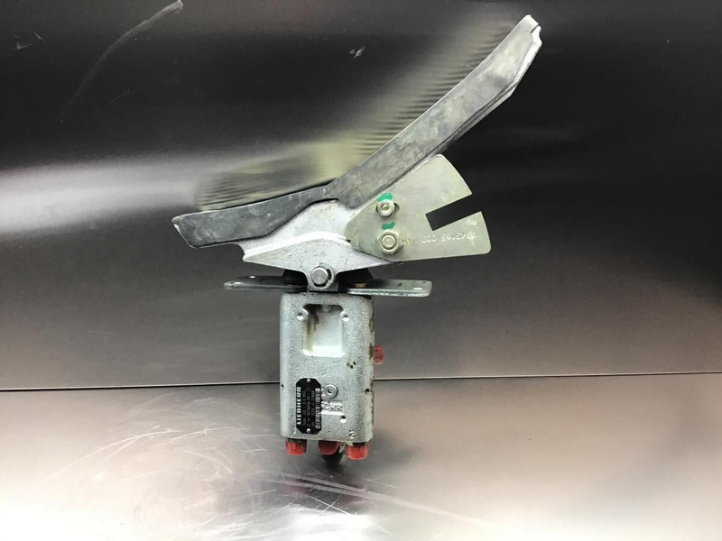 Liebherr Pilot Control Unit - Pedal: foto 1 Liebherr Pilot Control Unit - Pedal: foto 1