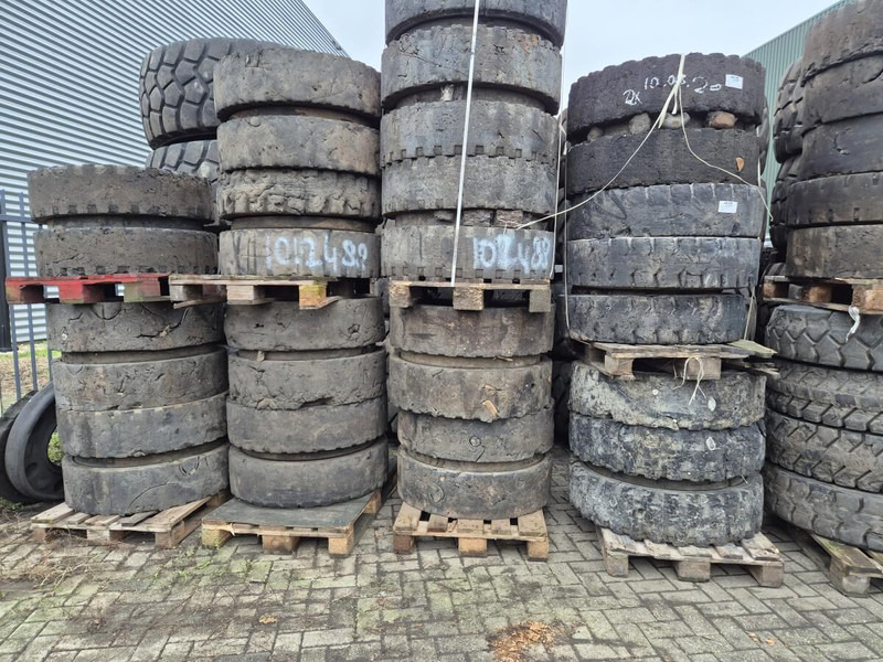 Liebherr Solid 10.00-20 - Neumático: foto 2 Liebherr Solid 10.00-20 - Neumático: foto 2