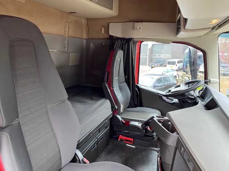 Cabeza tractora Volvo FH 13.420 / Globetrotter / 2x Tank / Euro 6: foto 10 Cabeza tractora Volvo FH 13.420 / Globetrotter / 2x Tank / Euro 6: foto 10