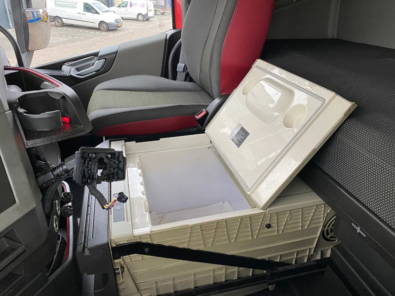 Cabeza tractora Volvo FH 13.420 / Globetrotter / 2x Tank / Euro 6: foto 9 Cabeza tractora Volvo FH 13.420 / Globetrotter / 2x Tank / Euro 6: foto 9