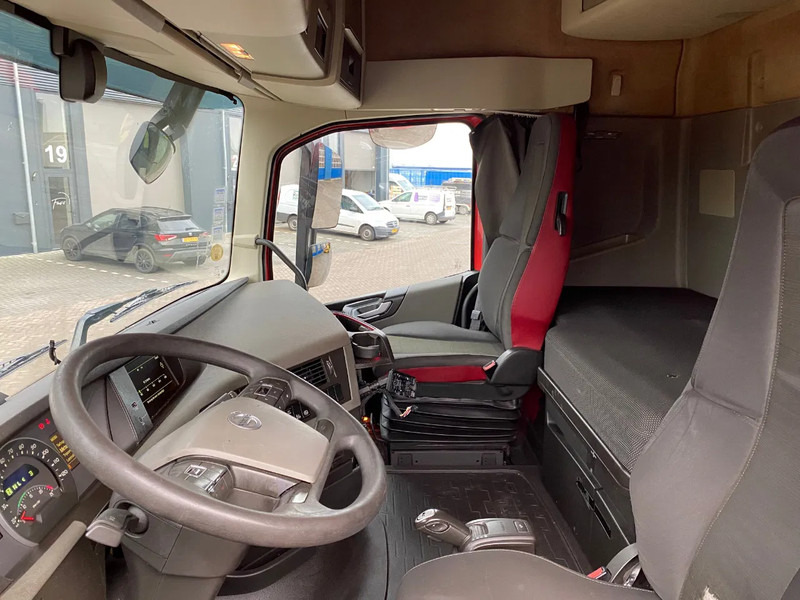 Cabeza tractora Volvo FH 13.420 / Globetrotter / 2x Tank / Euro 6: foto 7 Cabeza tractora Volvo FH 13.420 / Globetrotter / 2x Tank / Euro 6: foto 7