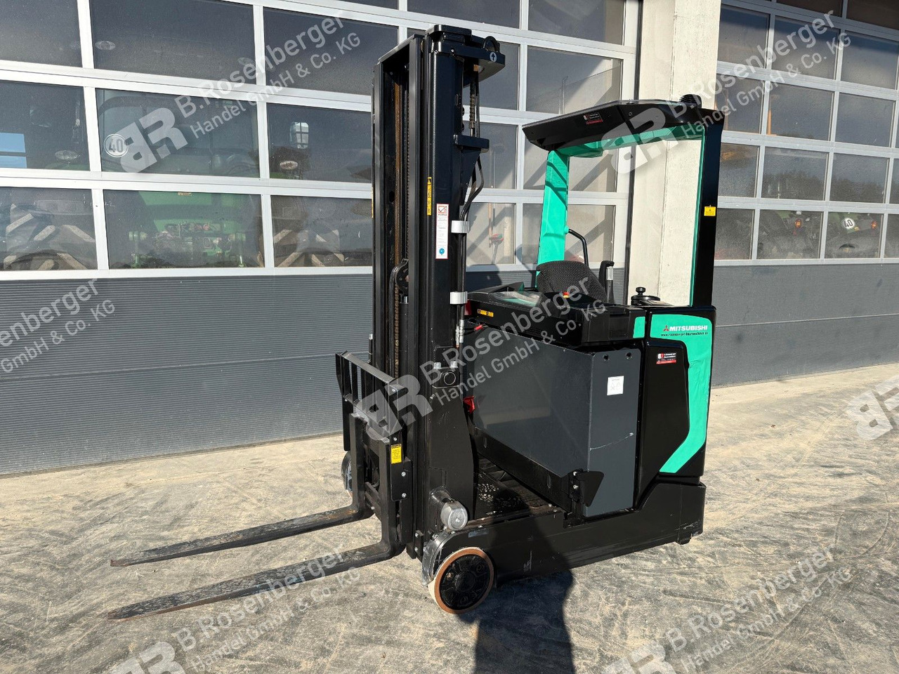 Mitsubishi RB14N2S Schubmaststapler / nur 200h/ BJ2020 - Retráctil: foto 1 Mitsubishi RB14N2S Schubmaststapler / nur 200h/ BJ2020 - Retráctil: foto 1