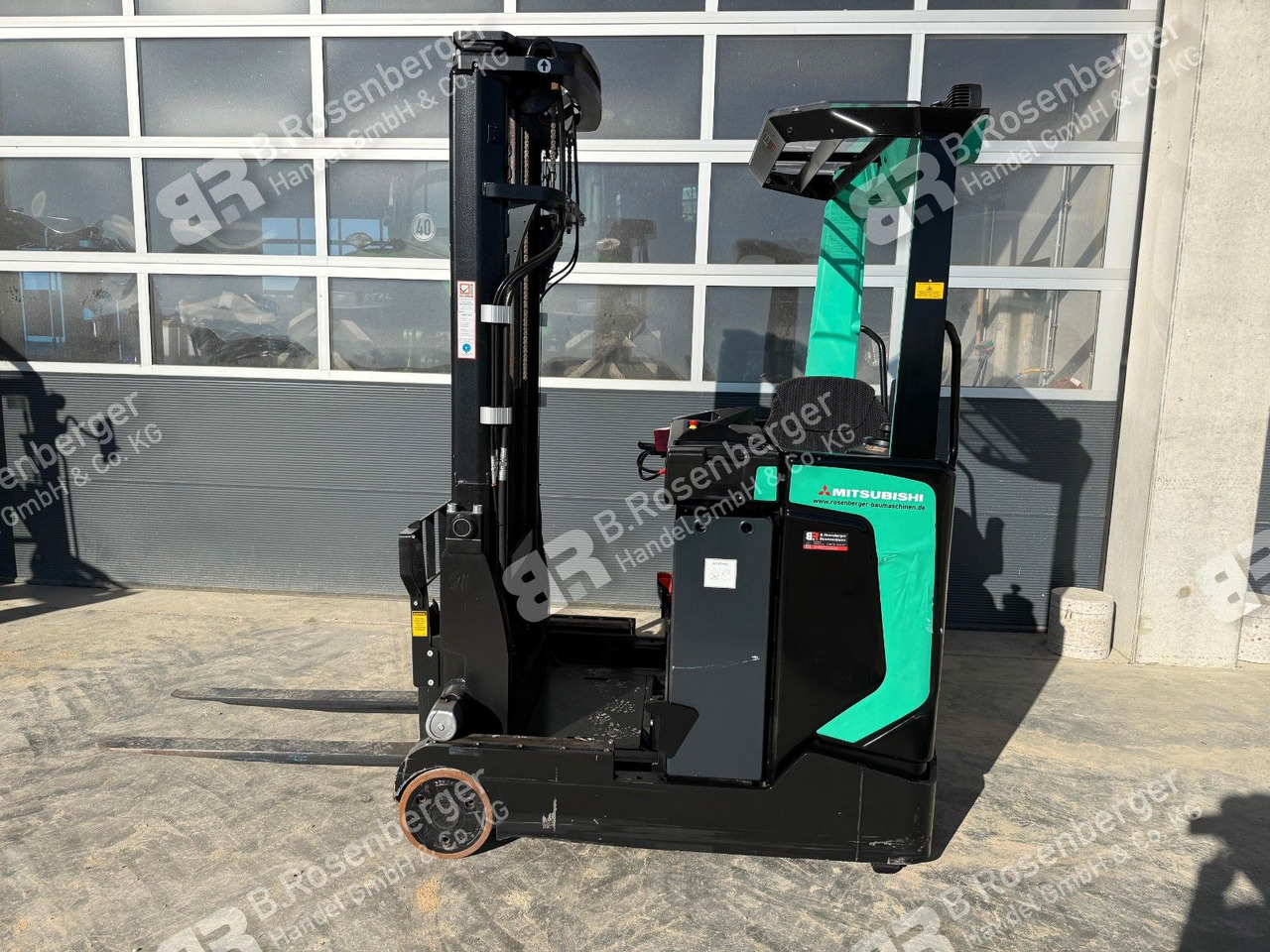 Mitsubishi RB14N2S Schubmaststapler / nur 200h/ BJ2020 - Retráctil: foto 2 Mitsubishi RB14N2S Schubmaststapler / nur 200h/ BJ2020 - Retráctil: foto 2
