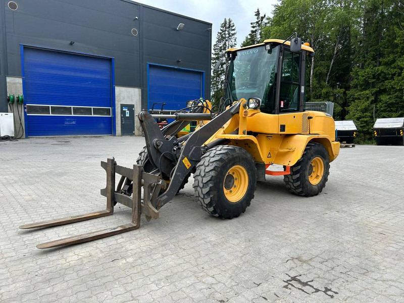 Volvo L 30 G - Cargadora de ruedas: foto 1 Volvo L 30 G - Cargadora de ruedas: foto 1