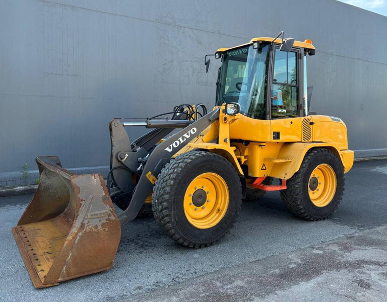 Volvo L 30 GS - Cargadora de ruedas: foto 1 Volvo L 30 GS - Cargadora de ruedas: foto 1