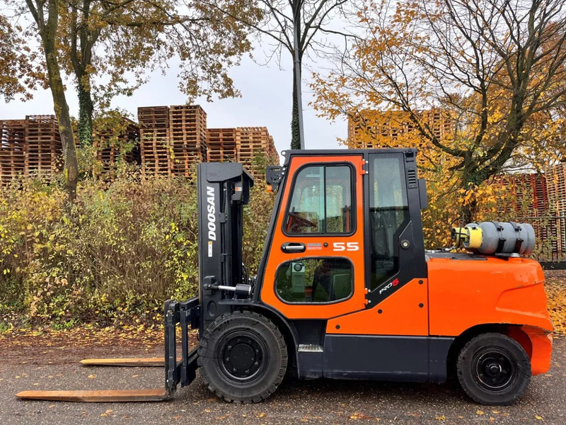 Doosan G55C-5   1593 HOURS - Carretilla elevadora de gas: foto 2 Doosan G55C-5   1593 HOURS - Carretilla elevadora de gas: foto 2