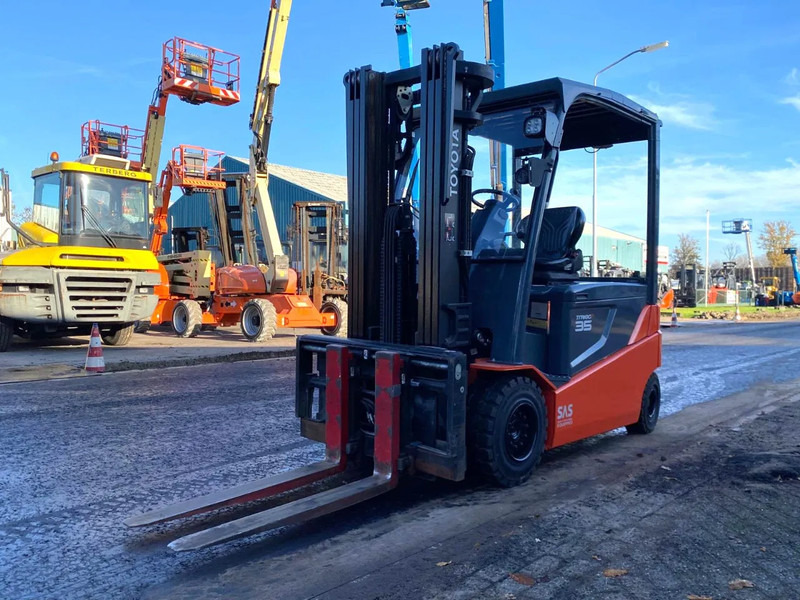 Toyota 8FBMT35 - Carretilla elevadora eléctrica: foto 4 Toyota 8FBMT35 - Carretilla elevadora eléctrica: foto 4