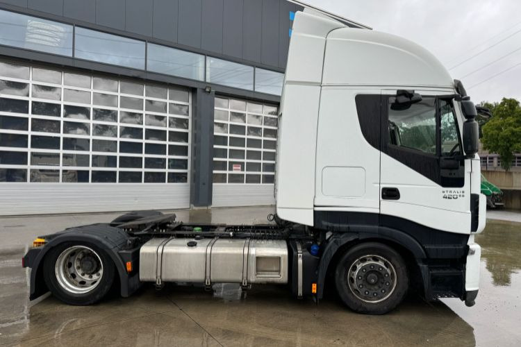 Iveco Stralis 420 Mega - Cabeza tractora: foto 2 Iveco Stralis 420 Mega - Cabeza tractora: foto 2