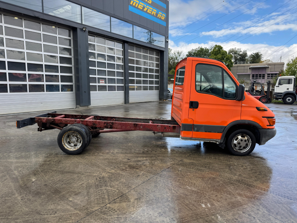 IVECO 35C12 4x2 - Camión chasis: foto 3 IVECO 35C12 4x2 - Camión chasis: foto 3