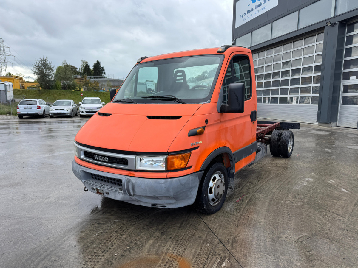 IVECO 35C12 4x2 - Camión chasis: foto 1 IVECO 35C12 4x2 - Camión chasis: foto 1