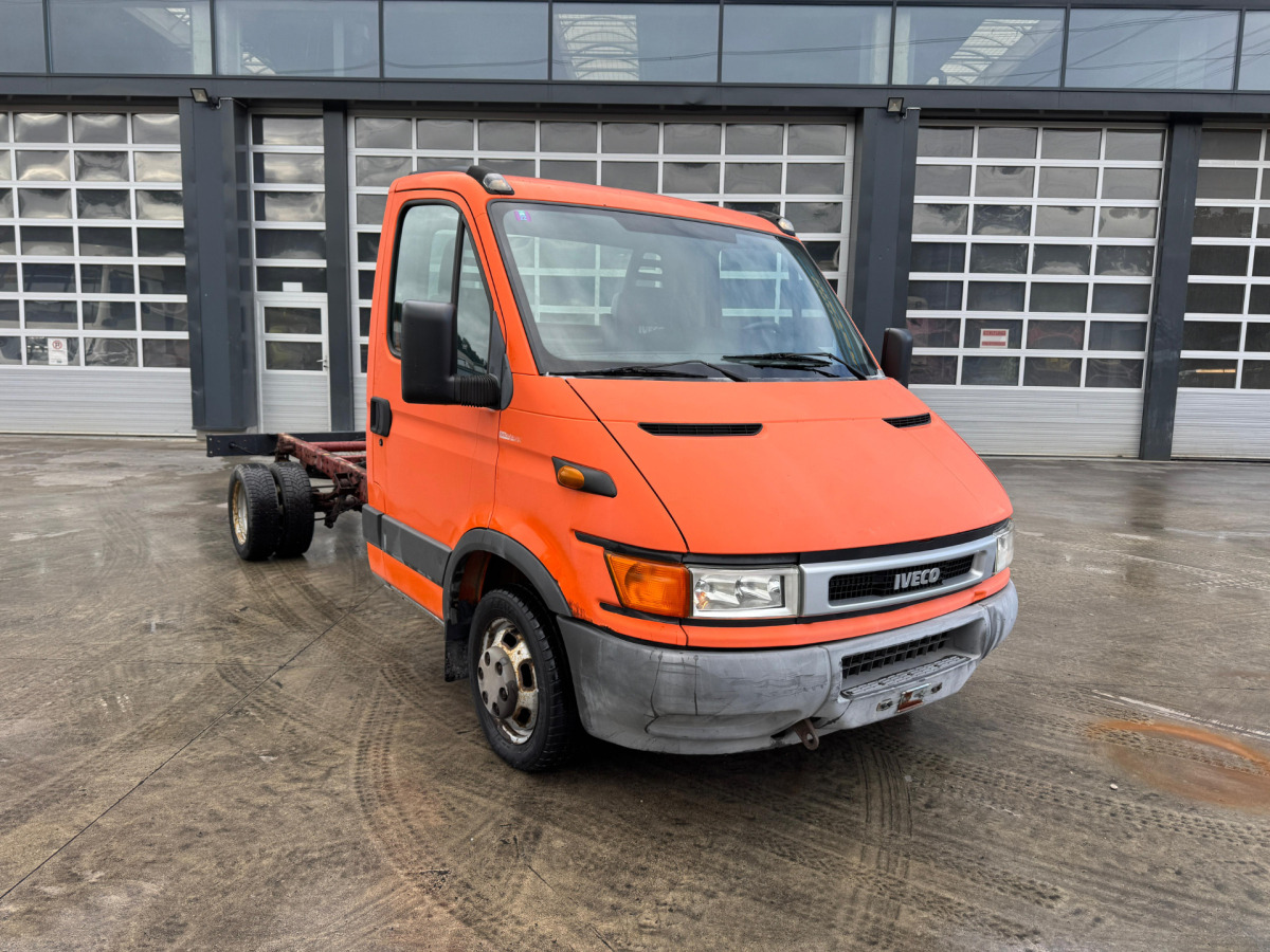 IVECO 35C12 4x2 - Camión chasis: foto 2 IVECO 35C12 4x2 - Camión chasis: foto 2