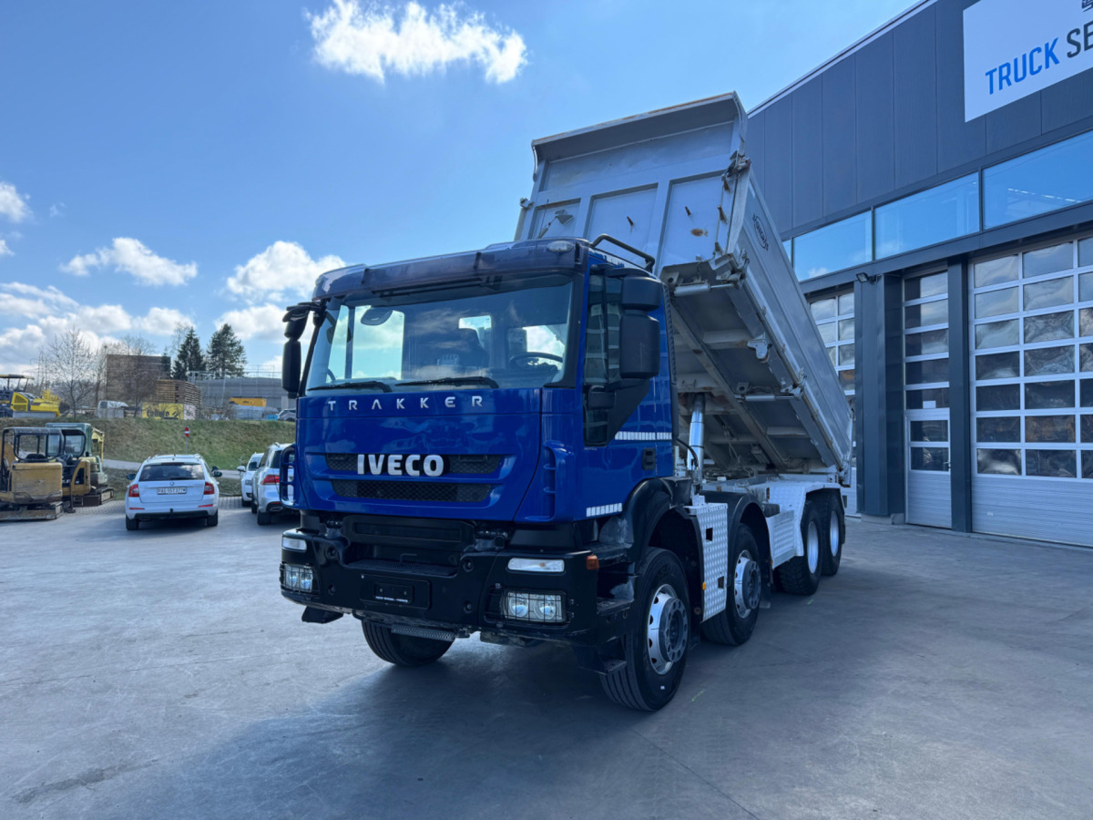 IVECO Trakker 450 8x4 3-Seitenkipper Moser - Camión volquete: foto 4 IVECO Trakker 450 8x4 3-Seitenkipper Moser - Camión volquete: foto 4