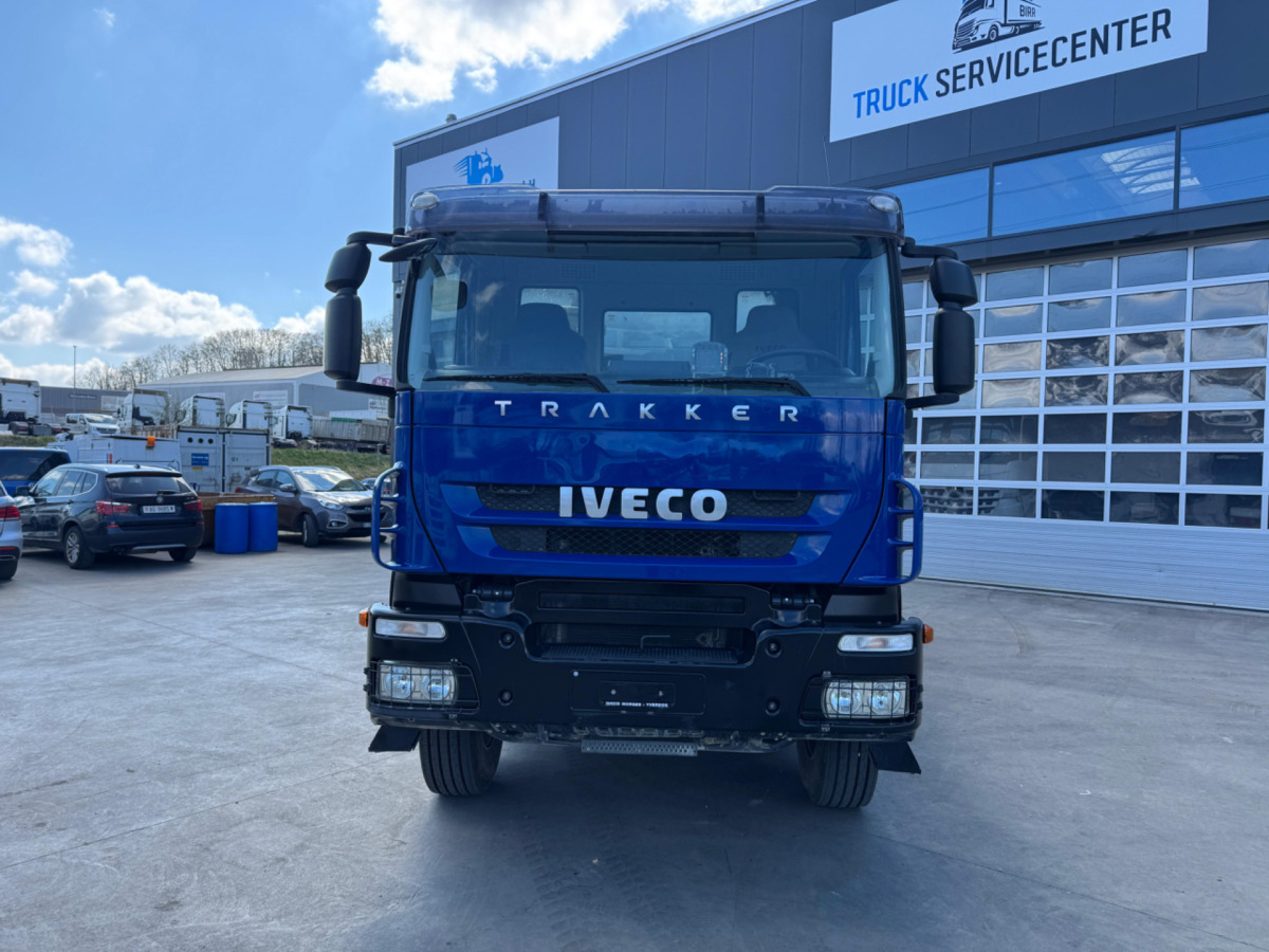 IVECO Trakker 450 8x4 3-Seitenkipper Moser - Camión volquete: foto 2 IVECO Trakker 450 8x4 3-Seitenkipper Moser - Camión volquete: foto 2