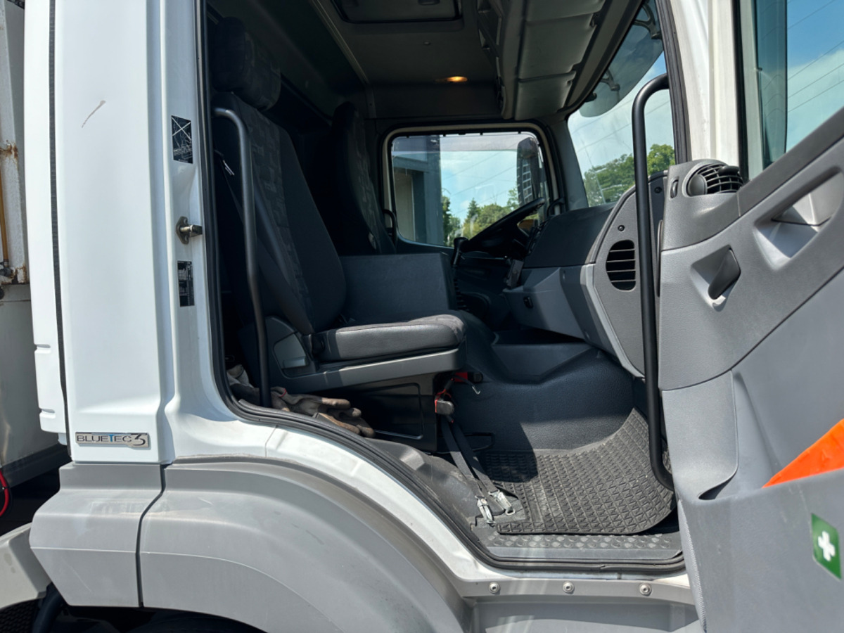 MERCEDES Axor 1833 4x2 Carrier Supra 850 Tiefkühler - Camión frigorífico: foto 5 MERCEDES Axor 1833 4x2 Carrier Supra 850 Tiefkühler - Camión frigorífico: foto 5