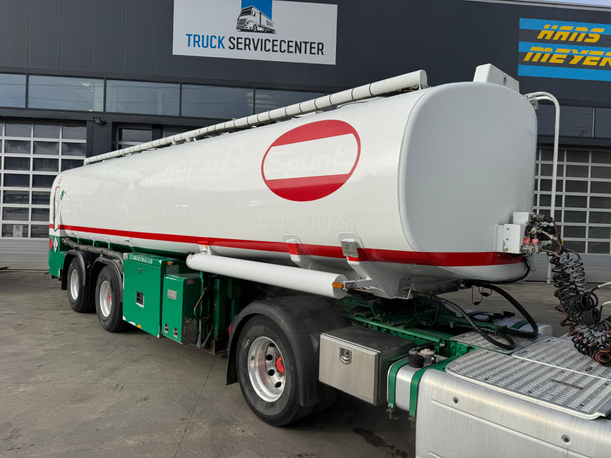 SCHWARZMÜLLER Tank 32'770L 3 Kammern - Semirremolque cisterna: foto 2 SCHWARZMÜLLER Tank 32'770L 3 Kammern - Semirremolque cisterna: foto 2