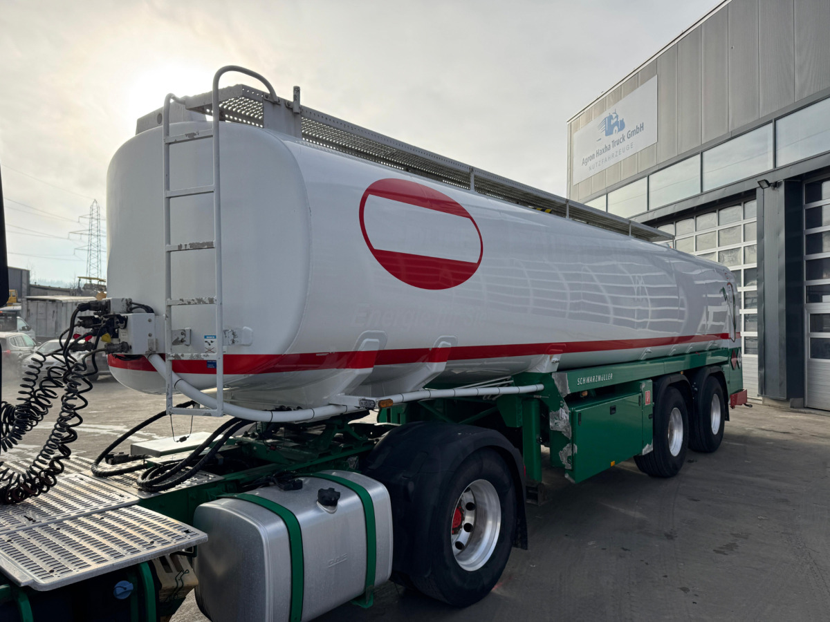 SCHWARZMÜLLER Tank 32'770L 3 Kammern - Semirremolque cisterna: foto 1 SCHWARZMÜLLER Tank 32'770L 3 Kammern - Semirremolque cisterna: foto 1