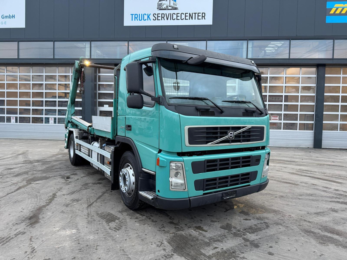 VOLVO FM-400 4x2 UT GIGANT 18T - Camión portacontenedor de cadenas: foto 3 VOLVO FM-400 4x2 UT GIGANT 18T - Camión portacontenedor de cadenas: foto 3
