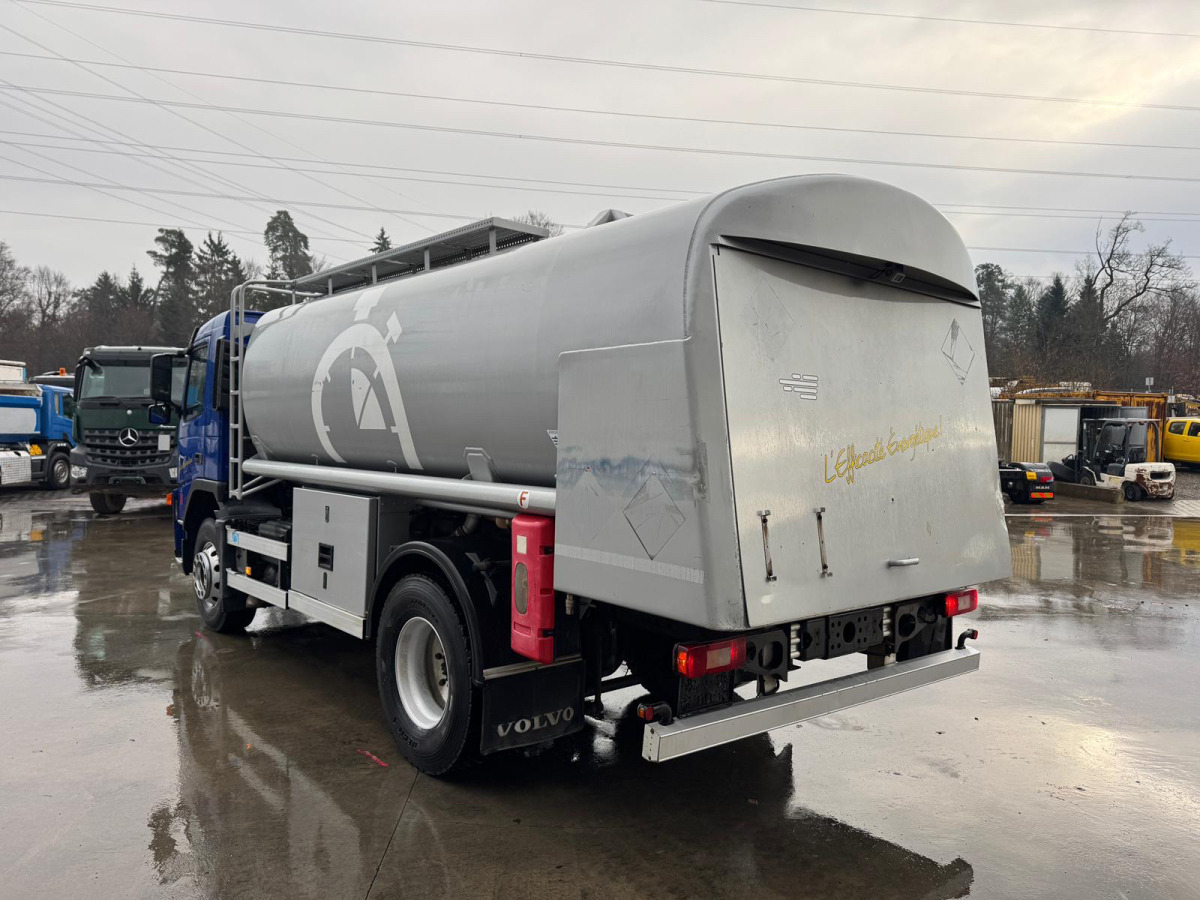 Camión cisterna VOLVO FM-440 4x2 Tankwagen 13'500L: foto 7 Camión cisterna VOLVO FM-440 4x2 Tankwagen 13'500L: foto 7