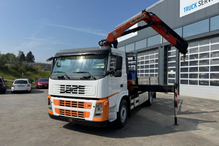 Volvo FM-300 4x2 Palfinger 16502-5 - Camión grúa: foto 1 Volvo FM-300 4x2 Palfinger 16502-5 - Camión grúa: foto 1