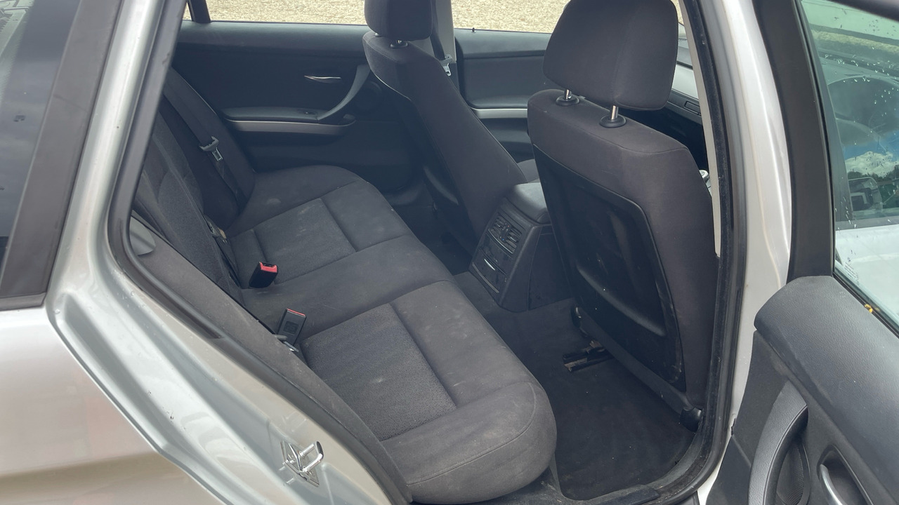 Coche familiar BMW 318 I: foto 9