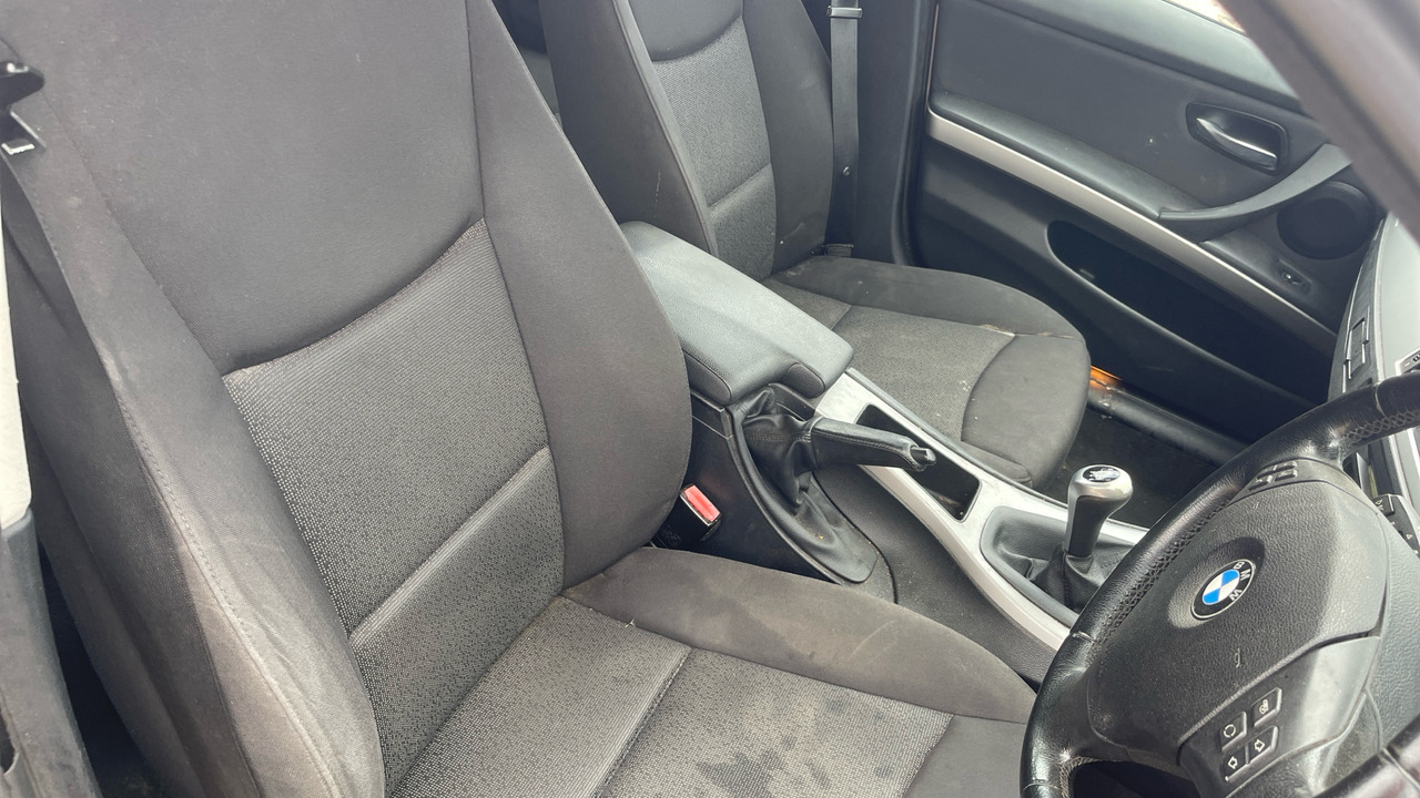 Coche familiar BMW 318 I: foto 8