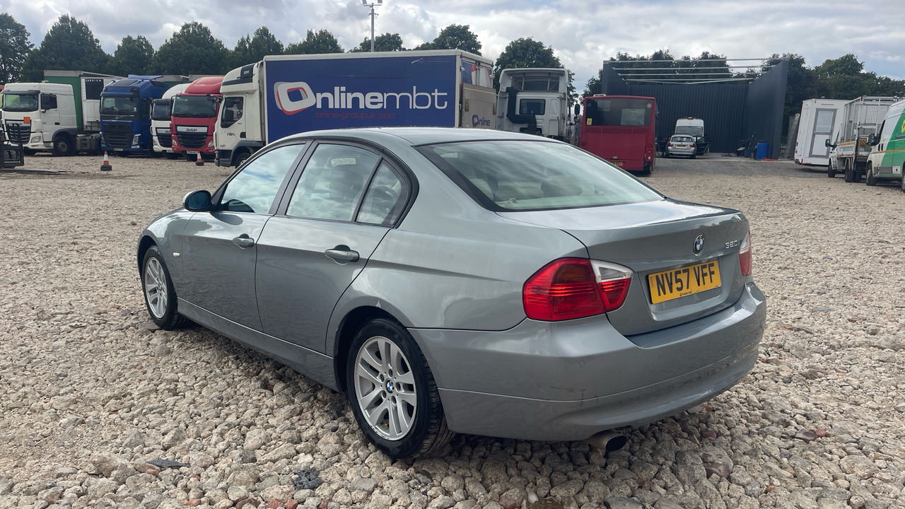 BMW 320 I - Hatchback: foto 3 BMW 320 I - Hatchback: foto 3