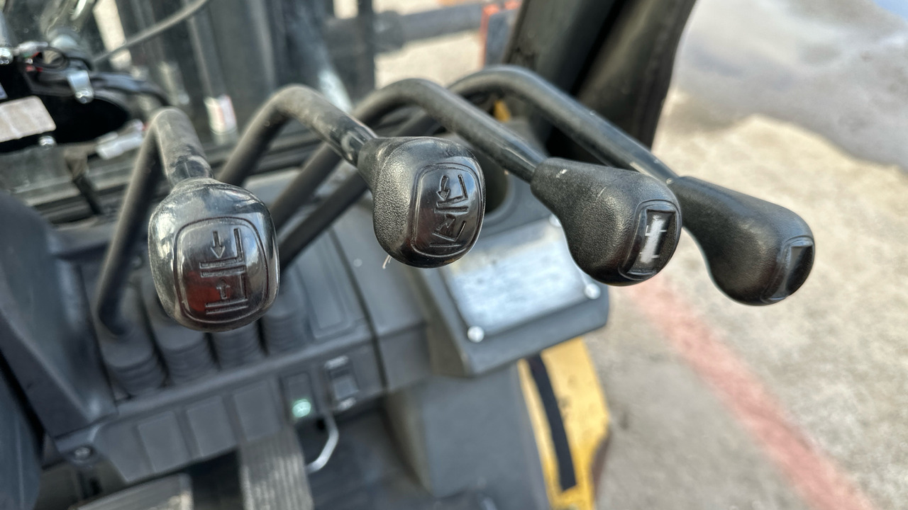 Carretilla elevadora de gas CATERPILLAR GP35: foto 9 Carretilla elevadora de gas CATERPILLAR GP35: foto 9