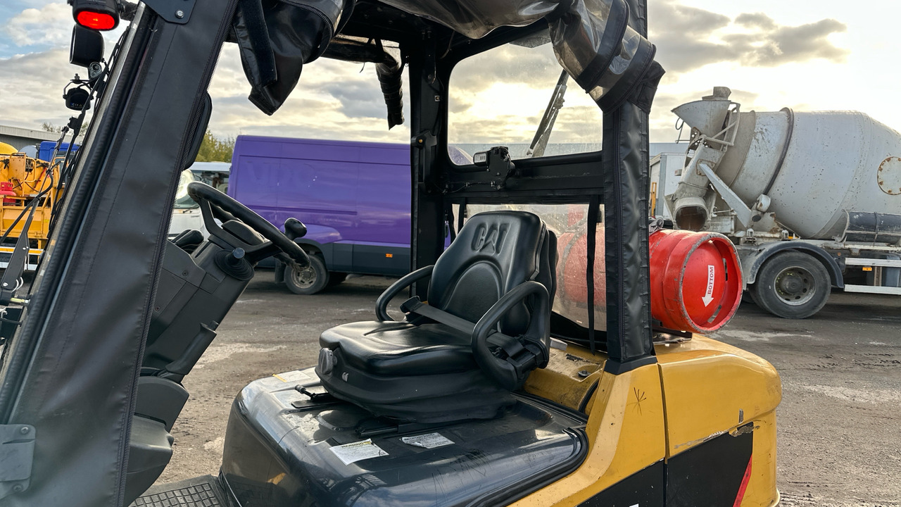 CATERPILLAR GP35N - Carretilla elevadora de gas: foto 5 CATERPILLAR GP35N - Carretilla elevadora de gas: foto 5