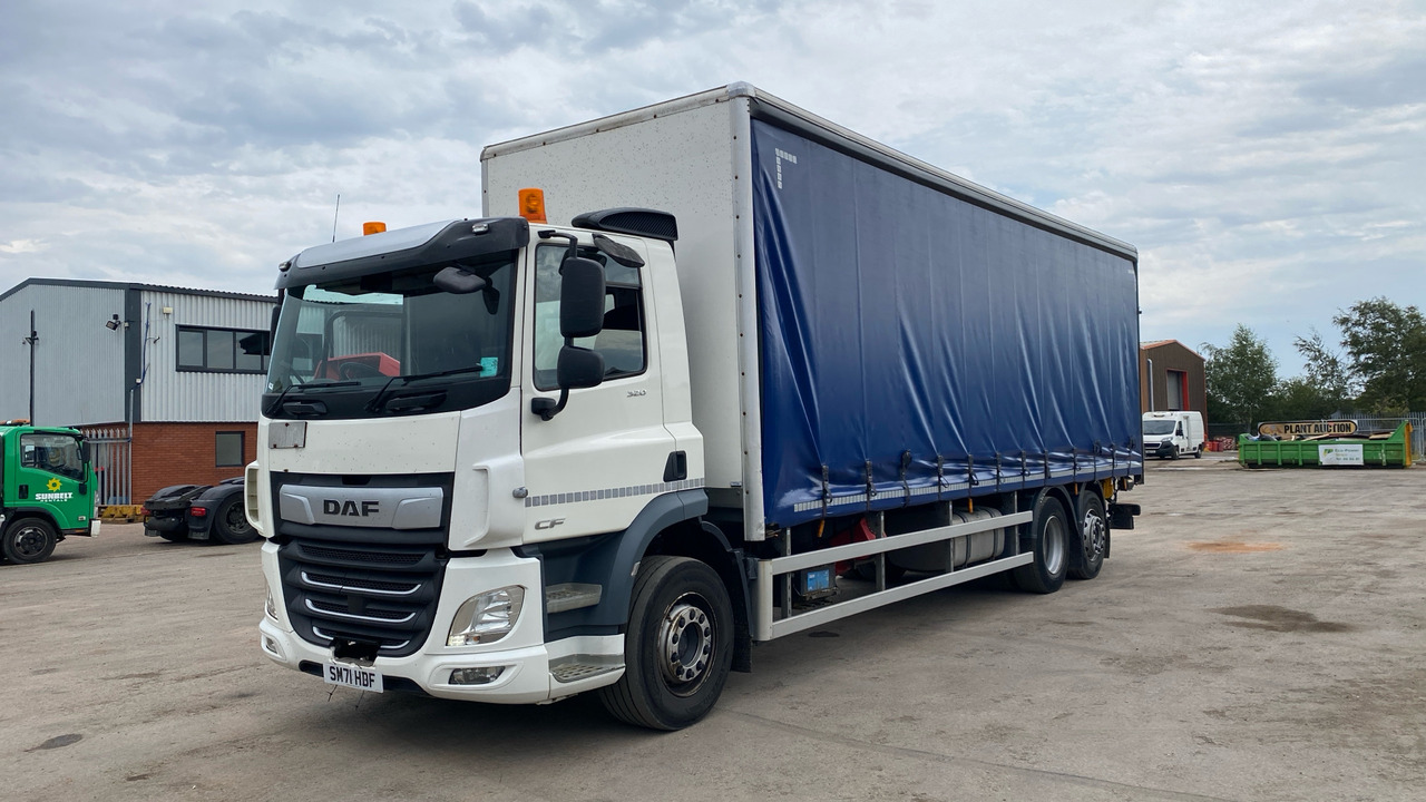 DAF CF 320 - Camión lona: foto 2 DAF CF 320 - Camión lona: foto 2