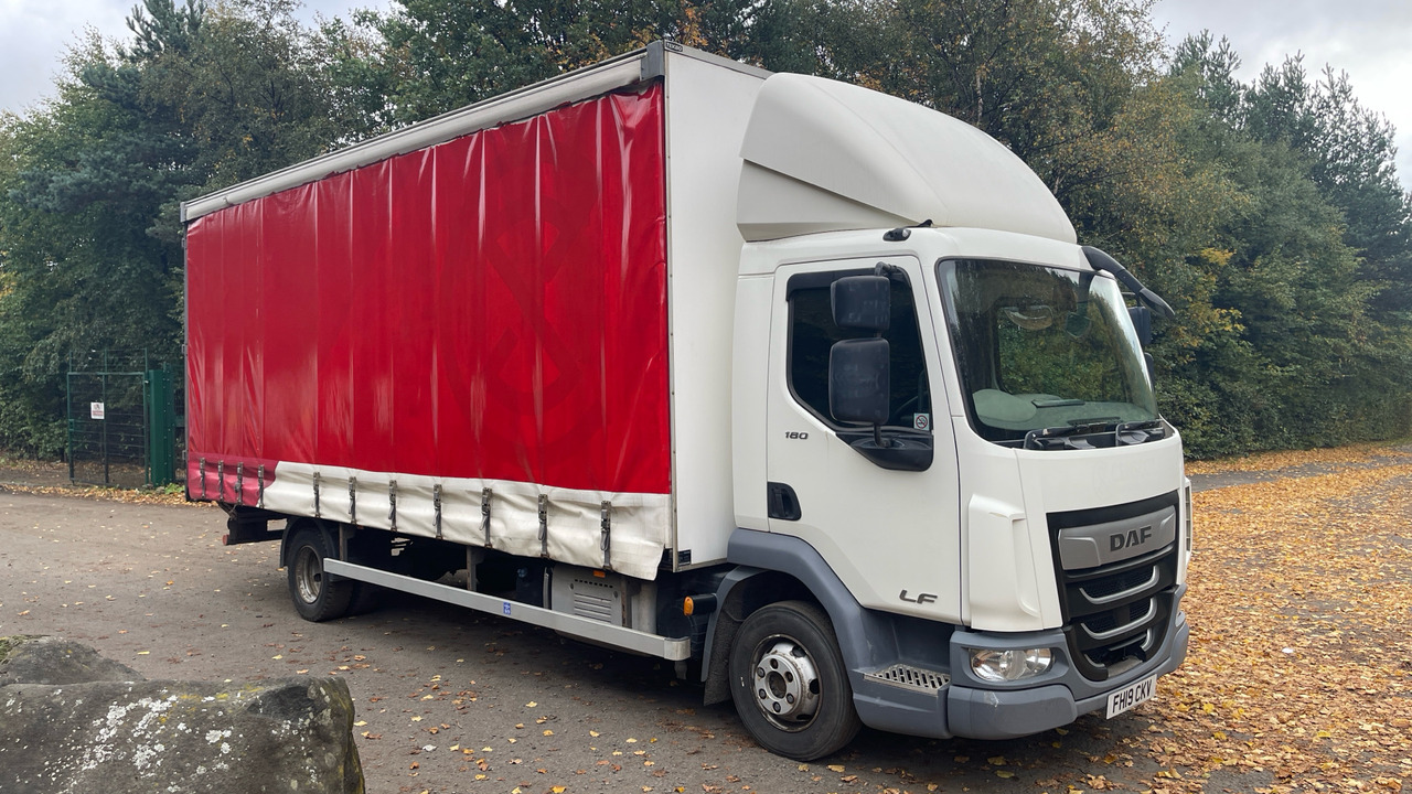DAF LF 180 - Camión lona: foto 1 DAF LF 180 - Camión lona: foto 1