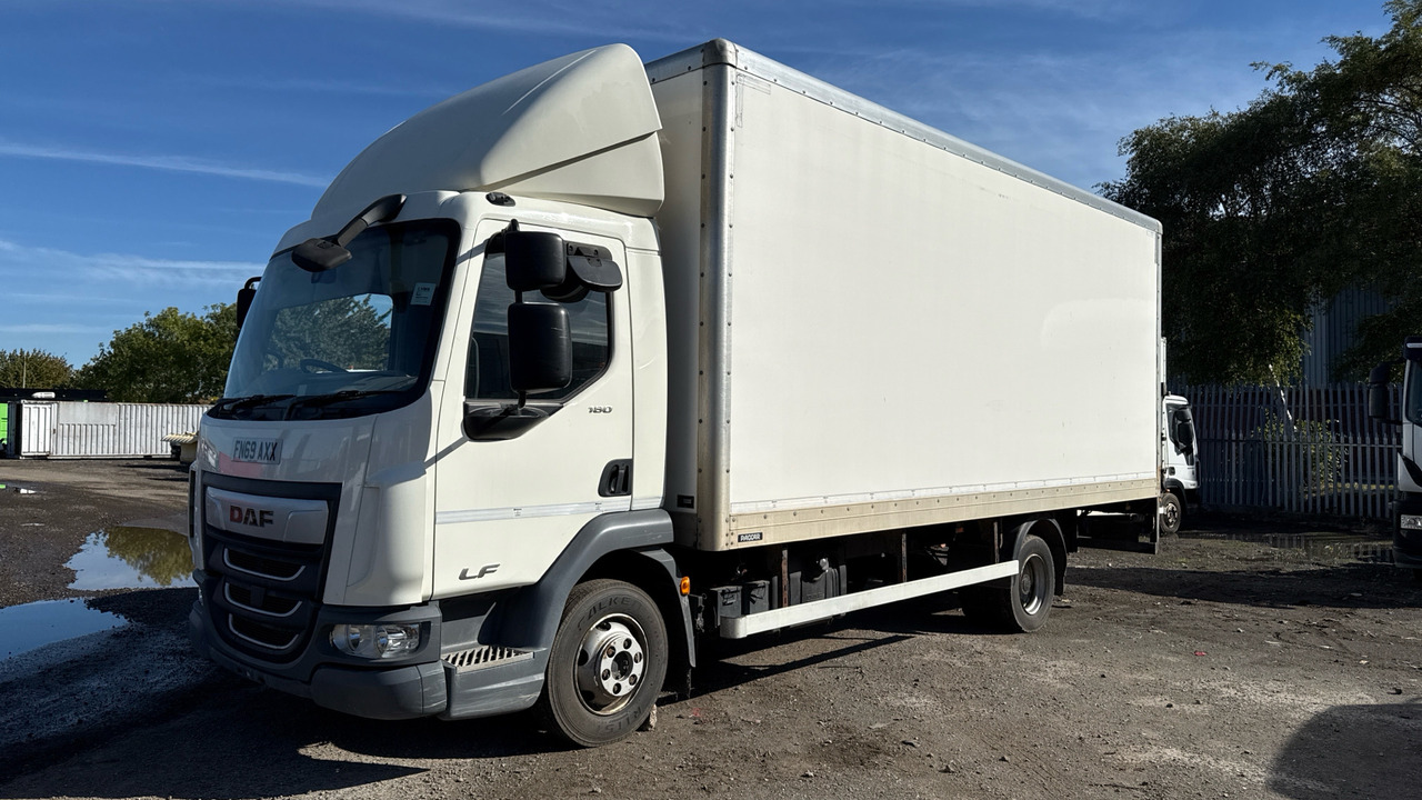 DAF LF 180 - Camión caja cerrada: foto 2 DAF LF 180 - Camión caja cerrada: foto 2