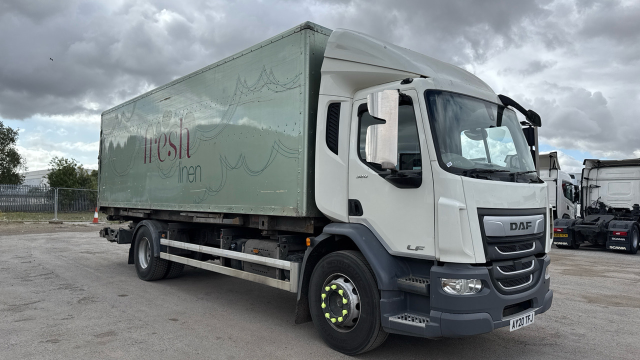 DAF LF 320 - Camión caja cerrada: foto 1 DAF LF 320 - Camión caja cerrada: foto 1