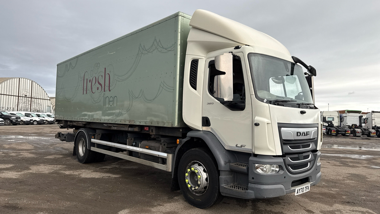 DAF LF 320 - Camión caja cerrada: foto 1 DAF LF 320 - Camión caja cerrada: foto 1