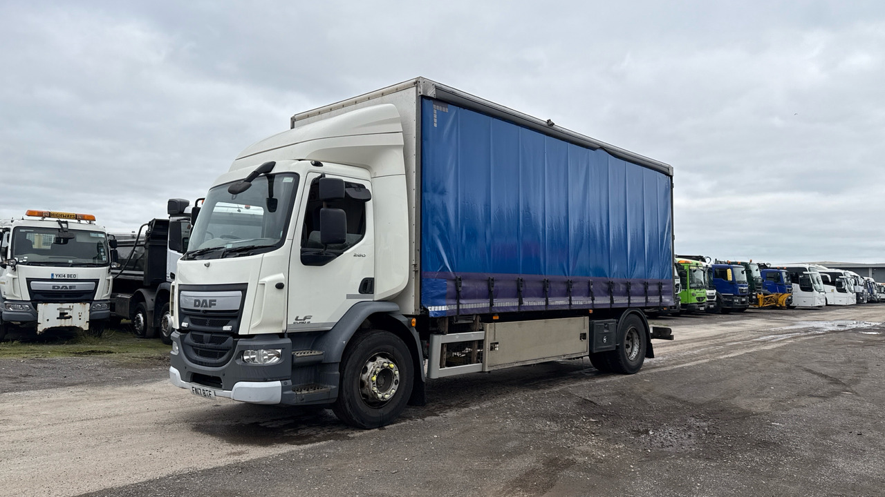 Daf LF 260 - Camión lona: foto 2 Daf LF 260 - Camión lona: foto 2