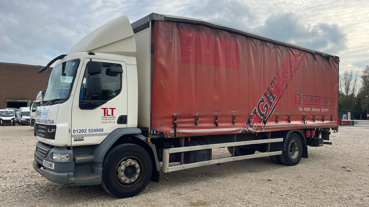 Daf LF 55.220 - Camión lona: foto 2 Daf LF 55.220 - Camión lona: foto 2