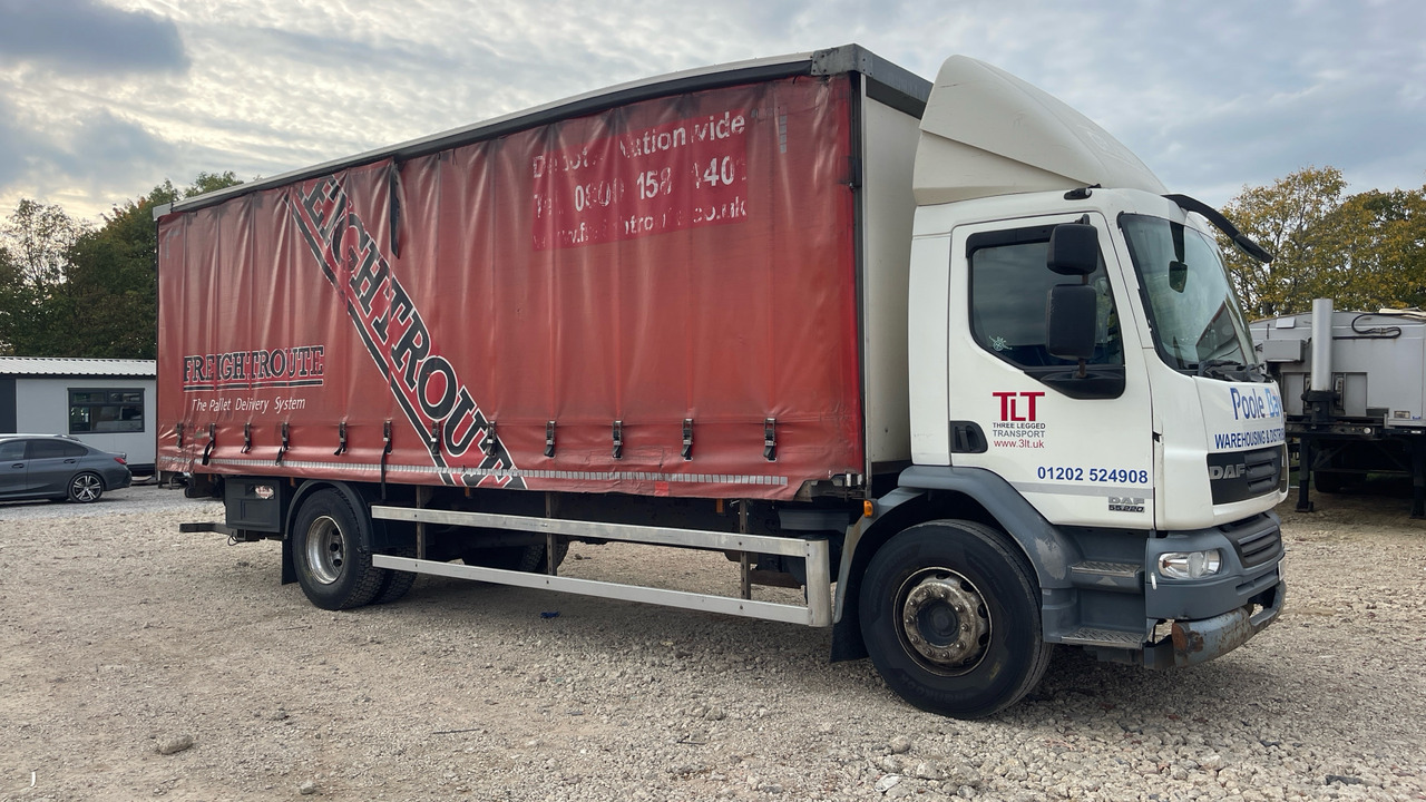 Daf LF 55.220 - Camión lona: foto 1 Daf LF 55.220 - Camión lona: foto 1