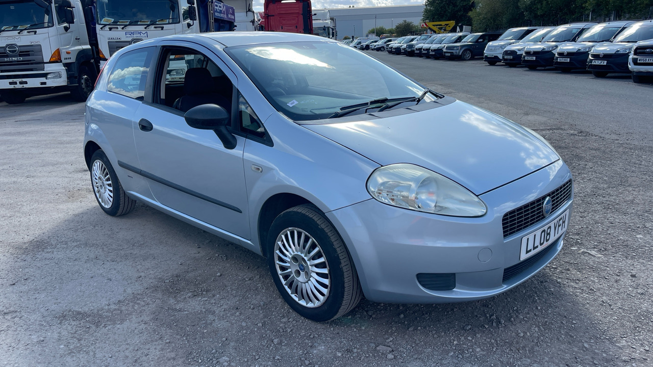FIAT PUNTO 1.2 Active GRANDE - Hatchback: foto 1 FIAT PUNTO 1.2 Active GRANDE - Hatchback: foto 1