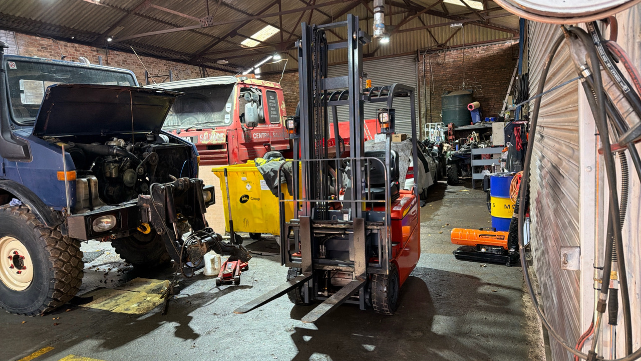 HELI FB315 - Carretilla elevadora eléctrica: foto 2 HELI FB315 - Carretilla elevadora eléctrica: foto 2