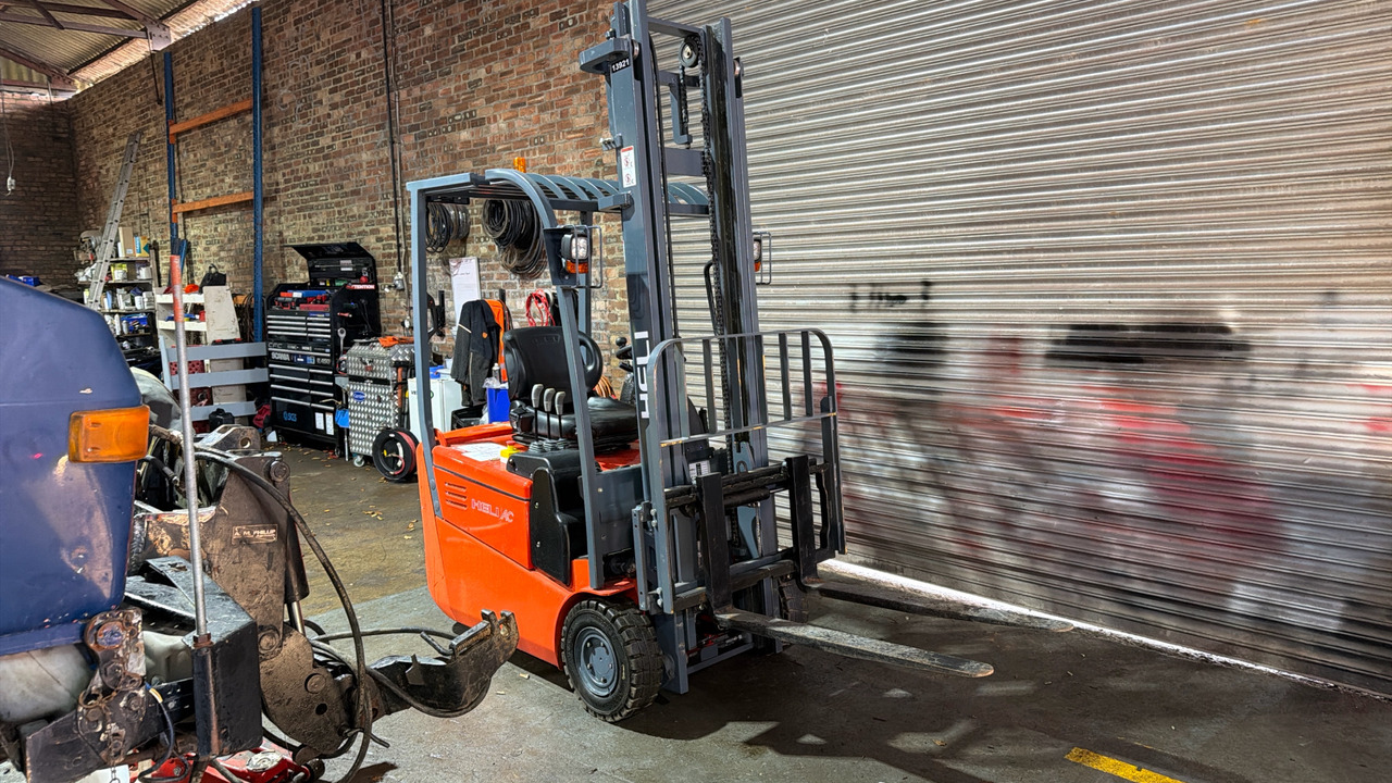 HELI FB315 - Carretilla elevadora eléctrica: foto 1 HELI FB315 - Carretilla elevadora eléctrica: foto 1