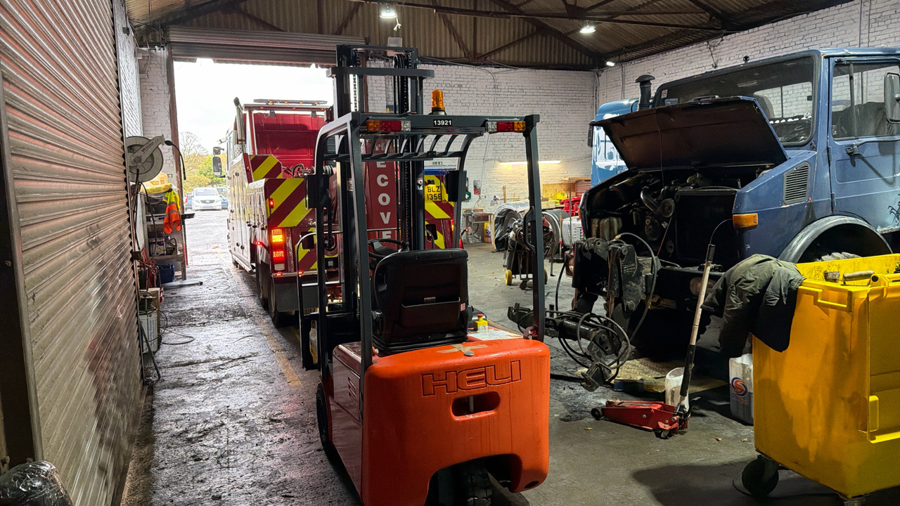 HELI FB315 - Carretilla elevadora eléctrica: foto 3 HELI FB315 - Carretilla elevadora eléctrica: foto 3