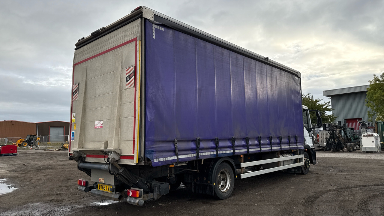 IVECO EUROCARGO 120-210 - Camión lona: foto 4 IVECO EUROCARGO 120-210 - Camión lona: foto 4