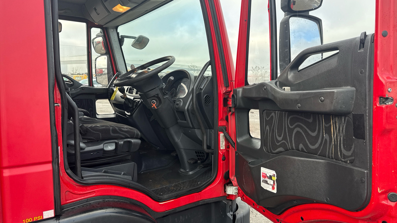 IVECO EUROCARGO 75e16 - Camión caja cerrada: foto 5 IVECO EUROCARGO 75e16 - Camión caja cerrada: foto 5