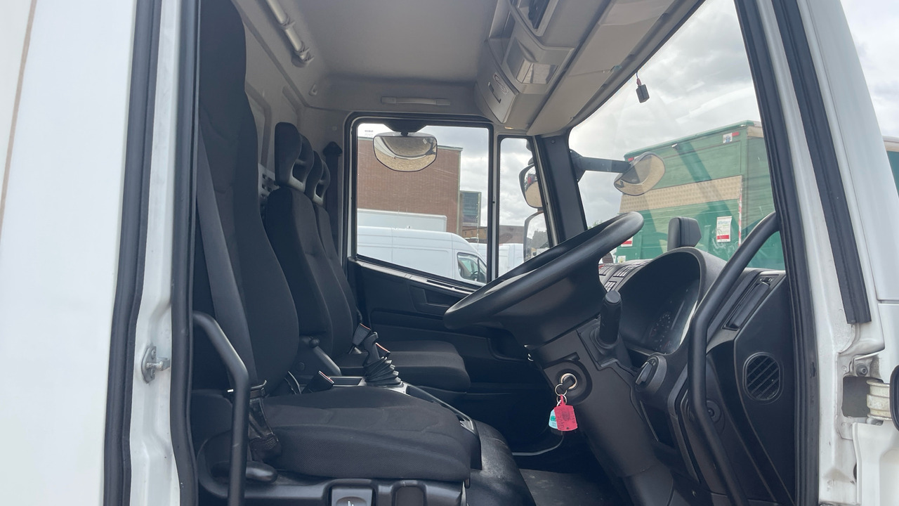 Iveco Eurocargo 75-160 - Camión caja cerrada: foto 5 Iveco Eurocargo 75-160 - Camión caja cerrada: foto 5