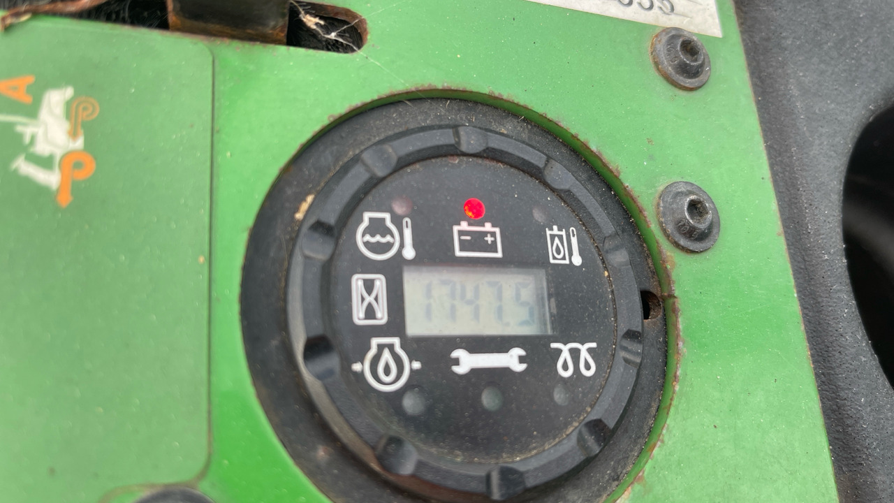 Cortacésped JOHN DEERE 1570 1570: foto 6