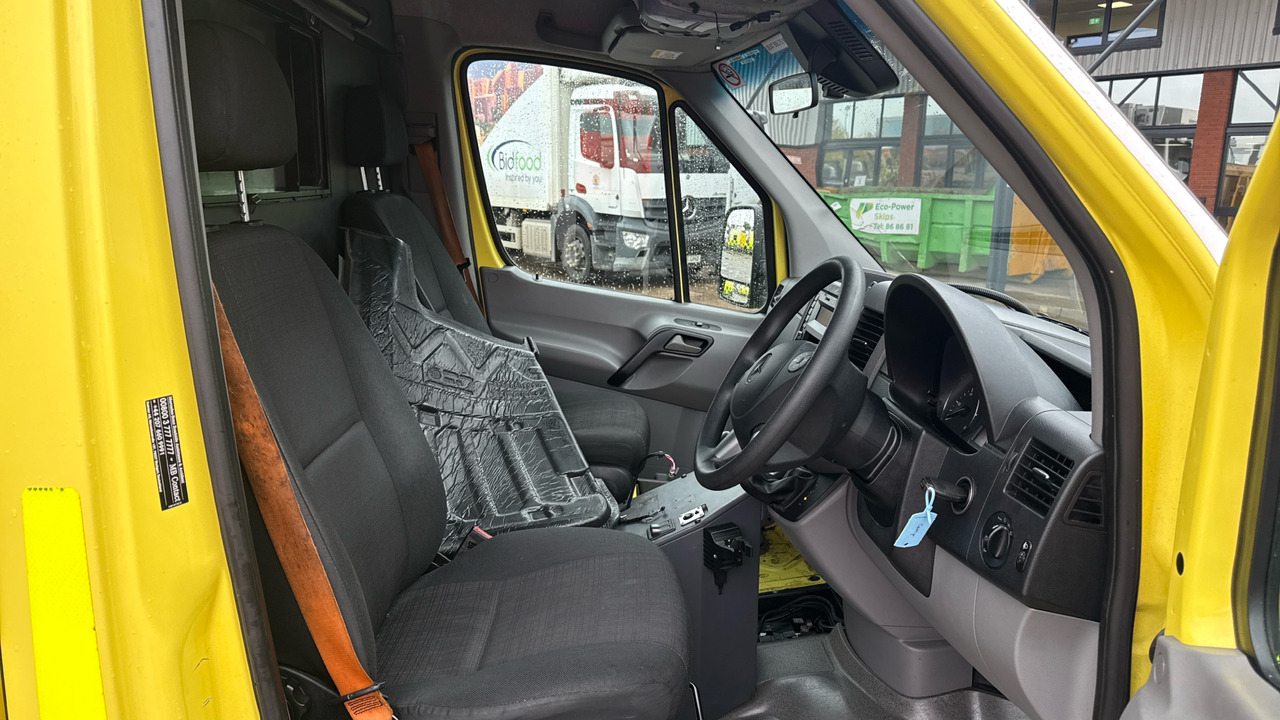 MERCEDES-BENZ SPRINTER 519 CDI - Ambulancia: foto 5 MERCEDES-BENZ SPRINTER 519 CDI - Ambulancia: foto 5