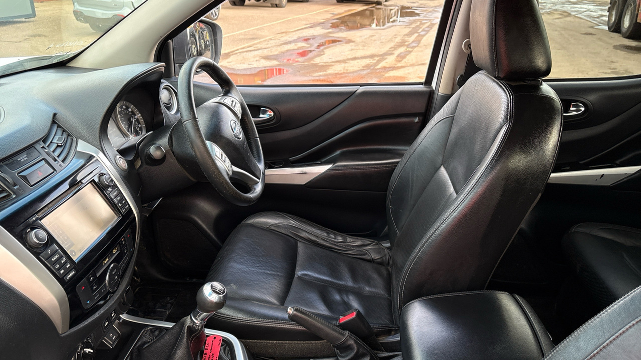 Pick-up Nissan Navara Tekna 2.3 DCI 190PS: foto 17