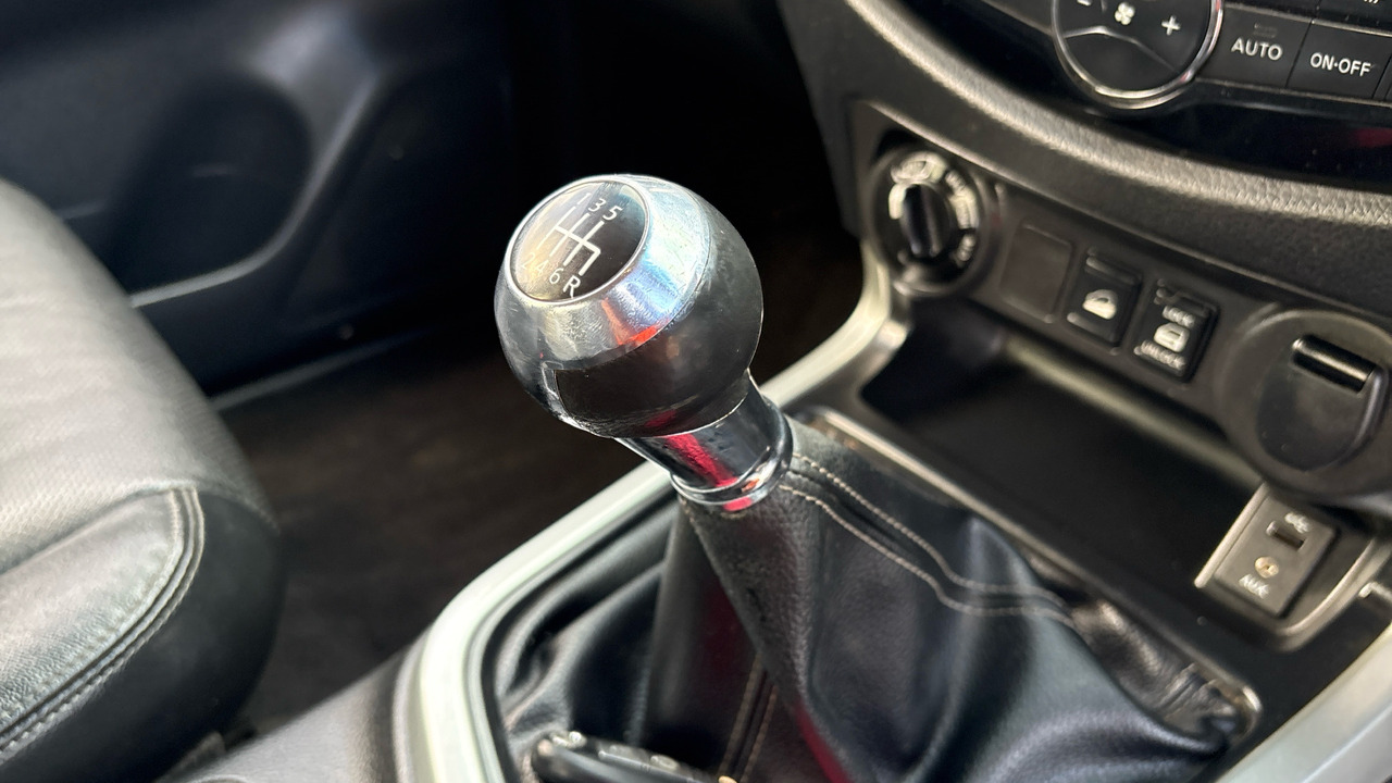 Pick-up Nissan Navara Tekna 2.3 DCI 190PS: foto 10